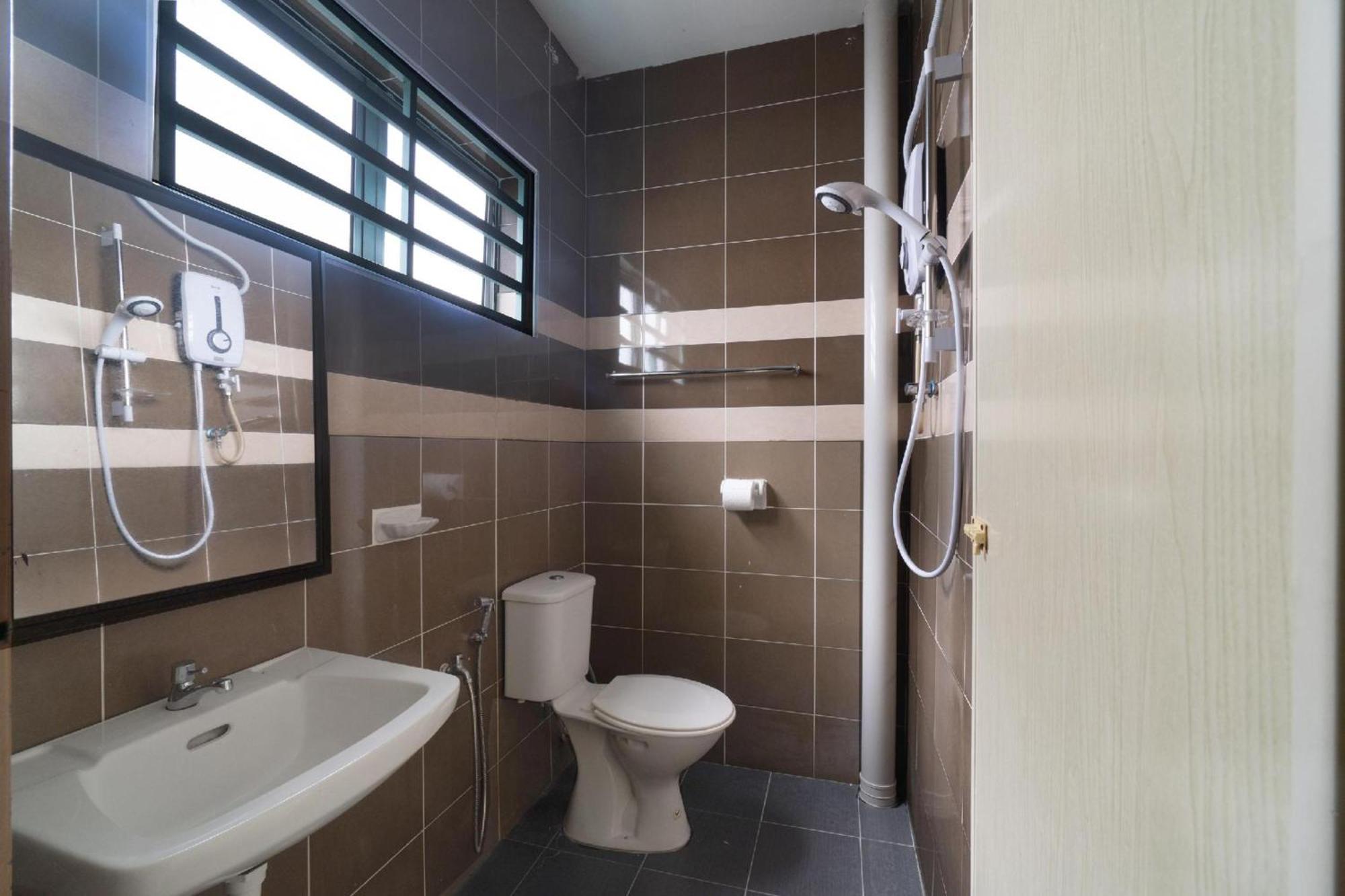 Oyo 91089 Motel Fasa 2B Seri Manjung Dış mekan fotoğraf