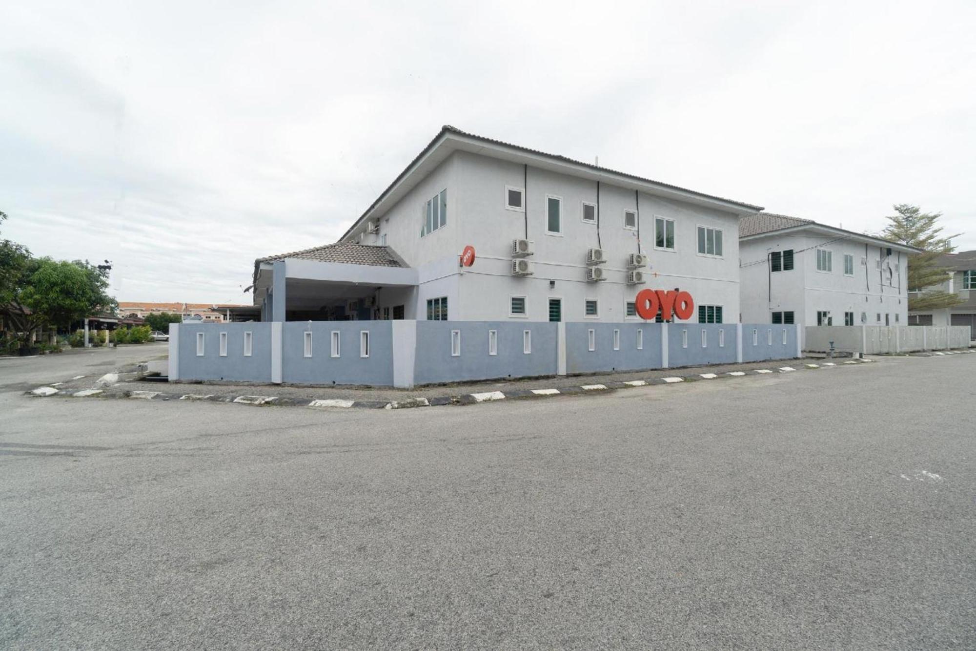 Oyo 91089 Motel Fasa 2B Seri Manjung Dış mekan fotoğraf